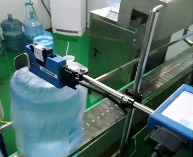 依瑪E125噴碼機(jī)用于桶裝水噴碼