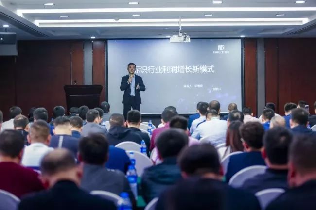 超燃!116萬人次關(guān)注!“2019年第二屆中國噴碼標(biāo)識(shí)行業(yè)年會(huì)”取得圓滿成功