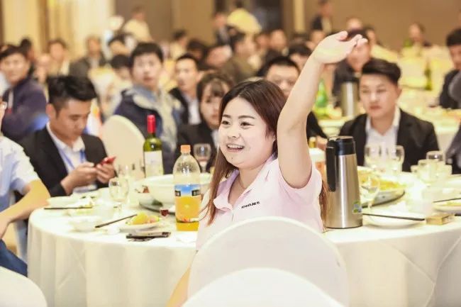 超燃!116萬人次關(guān)注!“2019年第二屆中國噴碼標(biāo)識(shí)行業(yè)年會(huì)”取得圓滿成功